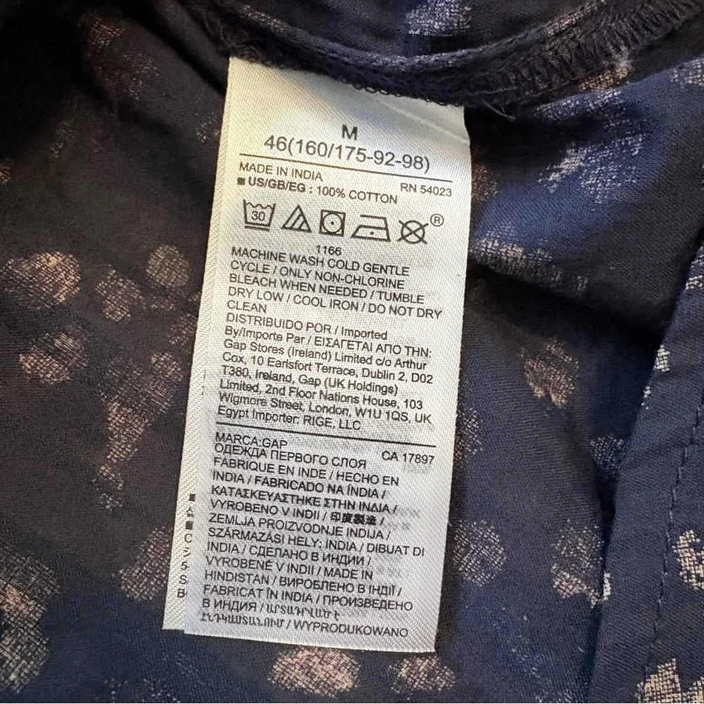 GAP Navy Blue Abstract Floral 1/2 Button Down Blouse Size Medium New With Tags - Picture 6 of 9